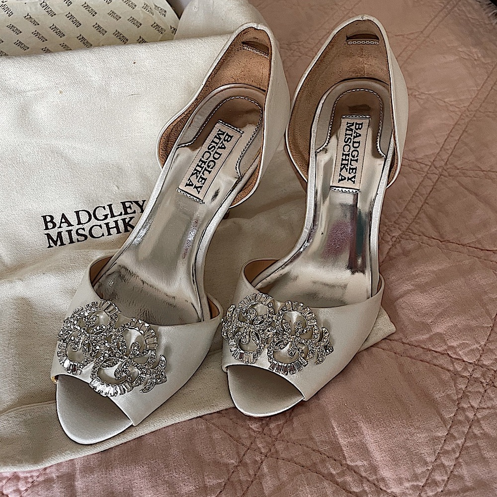 Badgley Mischka Salsa Dorsay Pump NIB